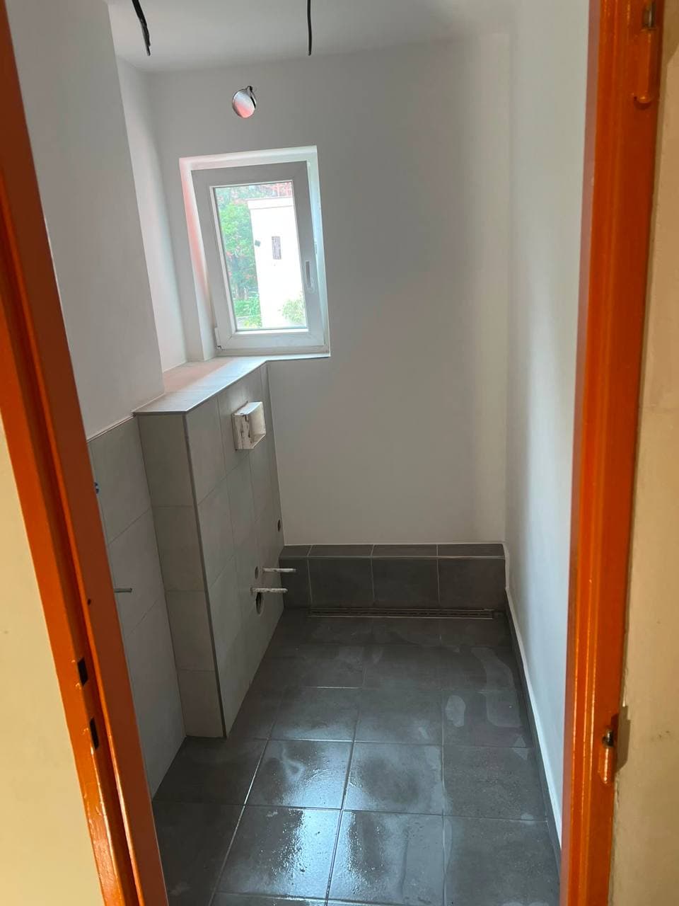 Vstup do zrekonstruovaného hygienického zázemí.