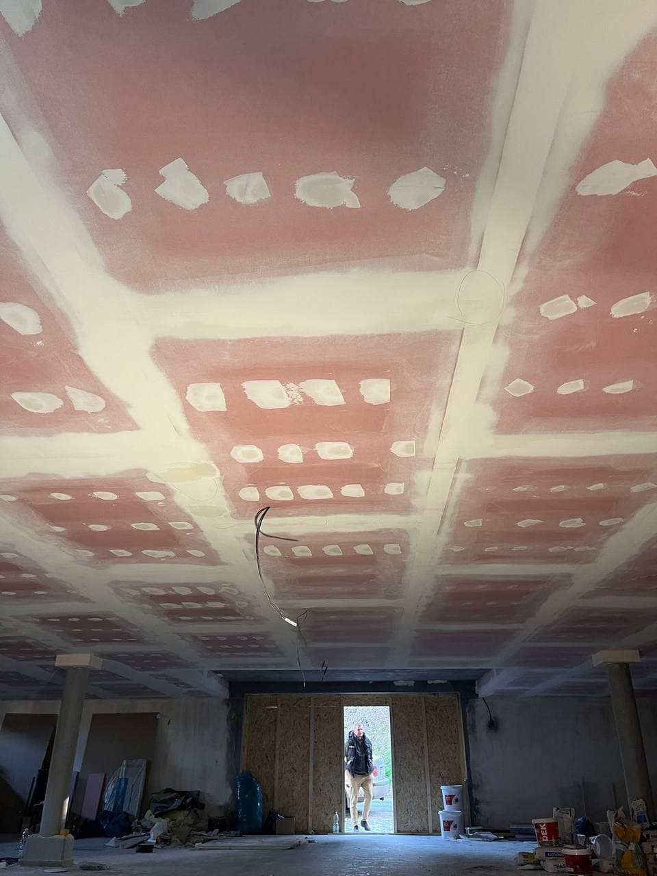 Celkový pohled do dokončené podzemní garáže.